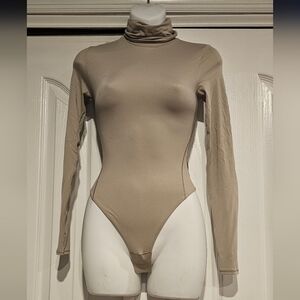 Lululemon Wundermost Ultra-soft Nulu Turtleneck Bodysuit Riverstone Sz XS EUC